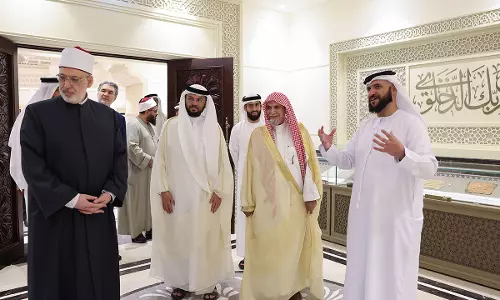 सऊदी रॉयल सलाहकार ने Sharjah कुरान अकादमी का दौरा किया