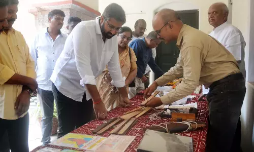 मंत्री डोला ने KGH में औचक निरीक्षण किया मंत्री डोला ने KGH में औचक निरीक्षण किया