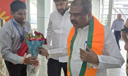 रायपुर होकर केंद्रीय शिक्षा मंत्री धर्मेंद्र प्रधान ओडिशा रवाना हुए