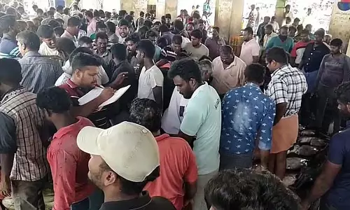 Thoothukudi : देश के नाव मछली पकड़ने वाले बंदरगाह पर मछली की कीमतों में वृद्धि