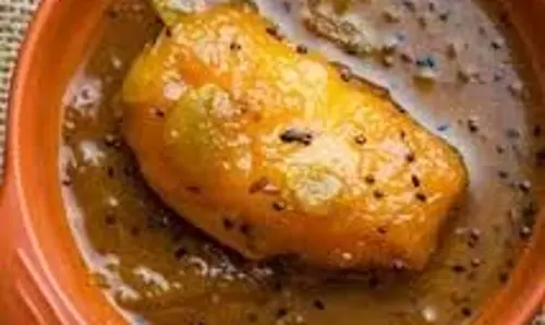 Kairi Bhaji: गर्मियों में कच्चे आम से बनाएं महाराष्ट्र डिश Kairi Bhaji: गर्मियों में कच्चे आम से बनाएं महाराष्ट्र डिश