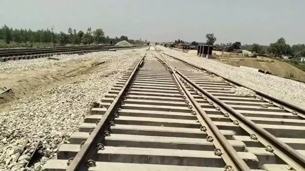 Deoband-Roorkee के बीच नई रेल लाइन को हरी झंडी, सफर होगा तेज़ और सुगम Deoband-Roorkee के बीच नई रेल लाइन को हरी झंडी, सफर होगा तेज़ और सुगम