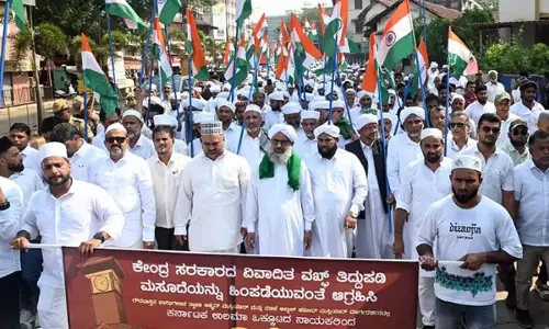 Mangaluru में वक्फ अधिनियम के खिलाफ एक लाख से अधिक लोगों ने विशाल रैली निकाली