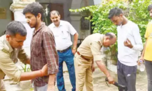 CET परीक्षा से पहले छात्रों से जनेऊ उतारने को कहा गया