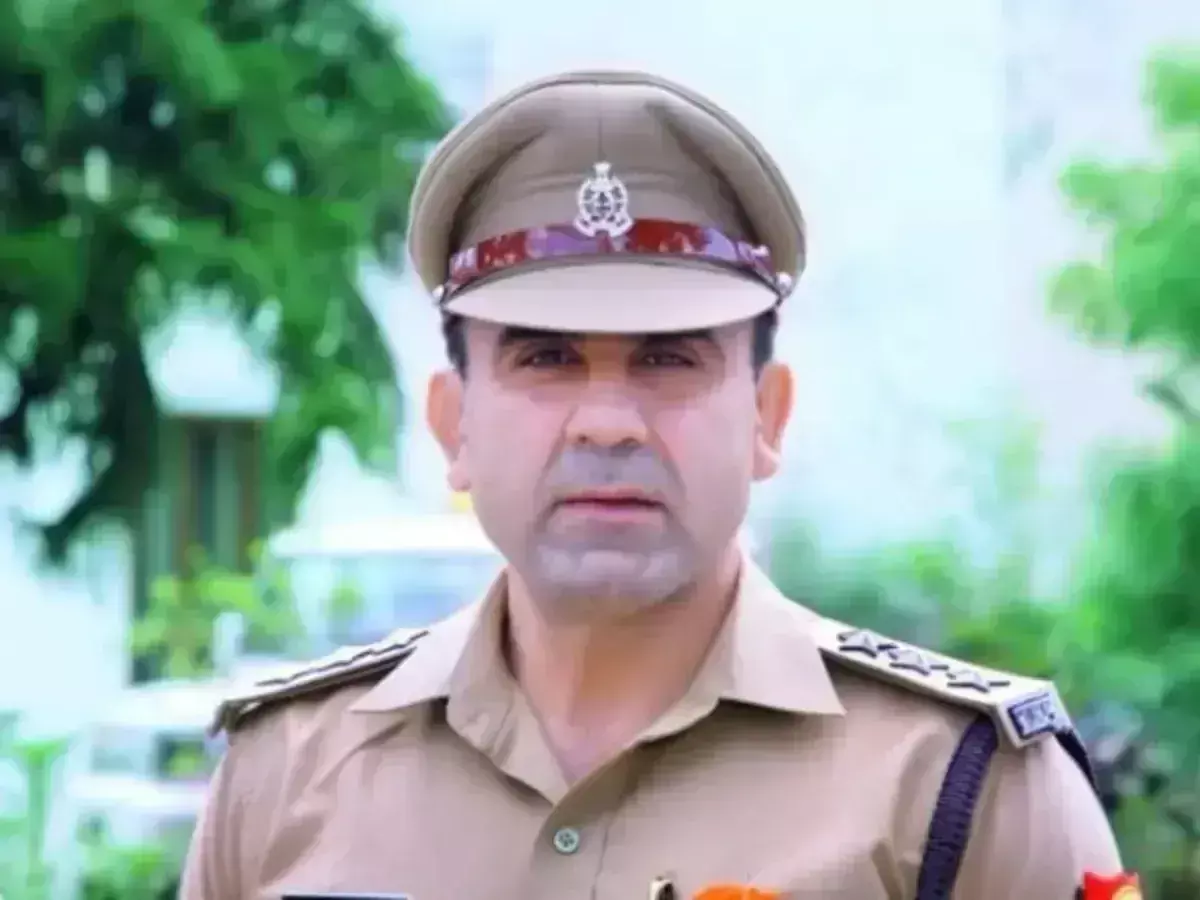Lucknow: जुम्मा 52 बार टिप्पणी पर नहीं होगी कार्रवाई, सीओ संभल को क्लीन चिट Lucknow: जुम्मा 52 बार टिप्पणी पर नहीं होगी कार्रवाई, सीओ संभल को क्लीन चिट