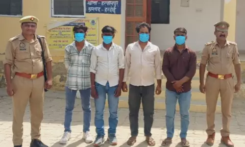 Hardoi: बारात में गाना बजाने पर दो समुदायों में हिंसक झड़प Hardoi: बारात में गाना बजाने पर दो समुदायों में हिंसक झड़प