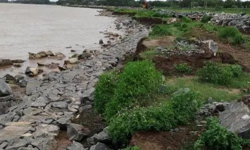 Odisha : केंद्रपाड़ा में नदी, नहर के तटबंध असुरक्षित