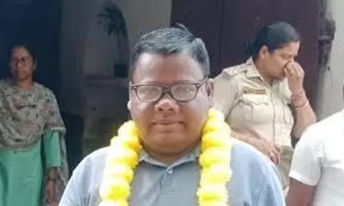 25 साल बाद रिहा हुए हेमब्रम ने सनातन धर्म और समाज की सेवा करने की शपथ ली 25 साल बाद रिहा हुए हेमब्रम ने सनातन धर्म और समाज की सेवा करने की शपथ ली