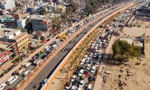 Gonda: संजय सेतु की मरम्मत के दौरान करनैलगंज में यातायात ठप, भीषण जाम