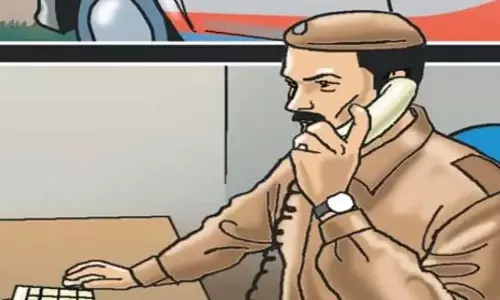 Goa पुलिस ने पर्यटन क्षेत्रों में दलाली, सार्वजनिक रूप से शराब पीने और कूड़ा फेंकने पर कार्रवाई की Goa पुलिस ने पर्यटन क्षेत्रों में दलाली, सार्वजनिक रूप से शराब पीने और कूड़ा फेंकने पर कार्रवाई की