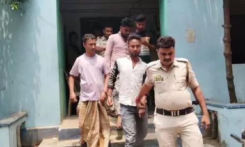 बंगाल पुलिस की STF ने हथियार जब्त किए, हथियार आपूर्ति गिरोह के चार संदिग्धों को गिरफ्तार किया बंगाल पुलिस की STF ने हथियार जब्त किए, हथियार आपूर्ति गिरोह के चार संदिग्धों को गिरफ्तार किया
