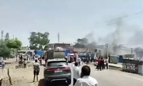 प्रेम प्रसंग पर भड़की हिंसा, कई घरों को बनाया गया निशाना