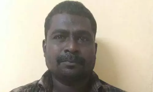 यात्री का ATM कार्ड चुराने और पैसे ऐंठने के आरोप में टूरिस्ट बस क्लीनर गिरफ्तार यात्री का ATM कार्ड चुराने और पैसे ऐंठने के आरोप में टूरिस्ट बस क्लीनर गिरफ्तार