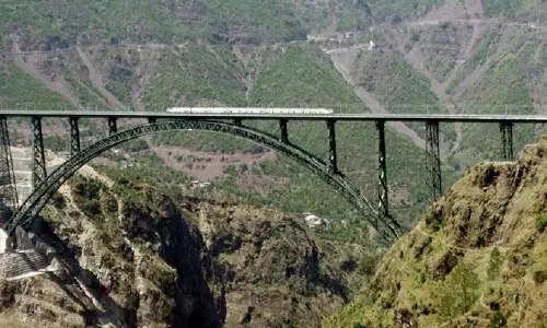 मुख्य सचिव ने Jammu में पर्यटन को बढ़ावा देने के लिए हितधारकों के साथ योजना पर चर्चा की