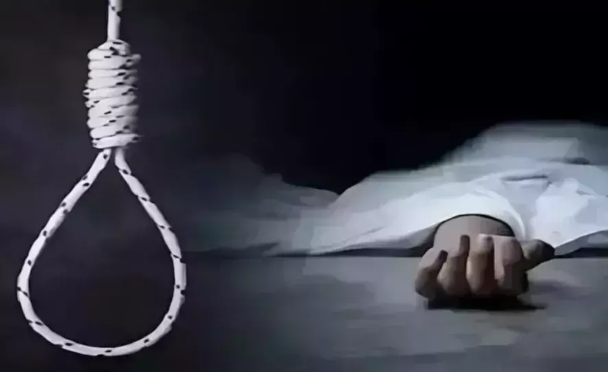 Haldwani: नाबालिग ने की खुदकुशी, फंदे से लटकी मिली लाश Haldwani: नाबालिग ने की खुदकुशी, फंदे से लटकी मिली लाश