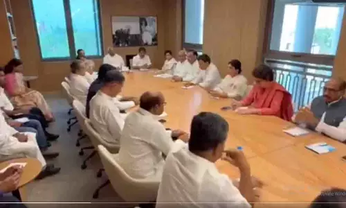 महंगी होती शिक्षा, बचपन पर बोझ और सरकार की चुप्पी शिक्षा का बढ़ता बाजारीकरण