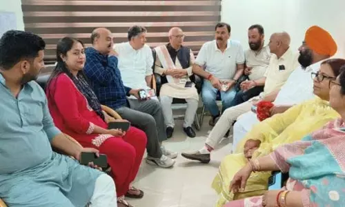 MLA अरविंद ने विकास के मुद्दों पर पूर्व पार्षदों के साथ की बैठक MLA अरविंद ने विकास के मुद्दों पर पूर्व पार्षदों के साथ की बैठक
