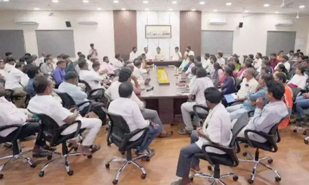 मंत्री ने YSRCP नेताओं से नेल्लोर शहर के विकास को प्राथमिकता देने का आग्रह किया मंत्री ने YSRCP नेताओं से नेल्लोर शहर के विकास को प्राथमिकता देने का आग्रह किया