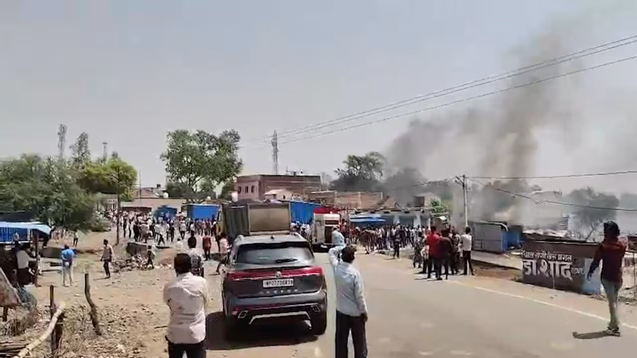 Sagar में प्रेम प्रसंग से मचा बवाल, भीड़ ने की तोड़फोड़