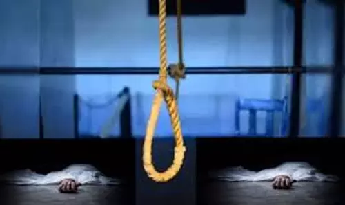Balaghat: गडरा गांव में इंसाफ की मांग, गर्भवती महिलाएं और बच्चे बने शिकार Balaghat: गडरा गांव में इंसाफ की मांग, गर्भवती महिलाएं और बच्चे बने शिकार