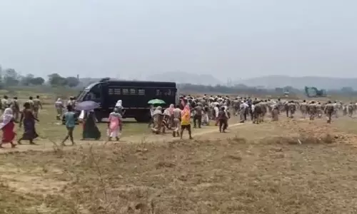 Rourkela में रेल ट्रैक निर्माण को लेकर पुलिस-ग्रामीणों में झड़प