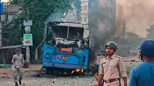 मुर्शिदाबाद हिंसा को लेकर सुप्रीम कोर्ट में सुनवाई कल मुर्शिदाबाद हिंसा को लेकर सुप्रीम कोर्ट में सुनवाई कल