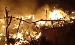 Haryana : आंधी-तूफान के साथ आग ने कई गांवों में मचाई तबाही Haryana : आंधी-तूफान के साथ आग ने कई गांवों में मचाई तबाही