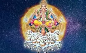 Raviwar Ke Upay: रविवार के दिन भगवान सूर्यदेव की कृपा पाने के लिए करें ये आसान उपाय Raviwar Ke Upay: रविवार के दिन भगवान सूर्यदेव की कृपा पाने के लिए करें ये आसान उपाय