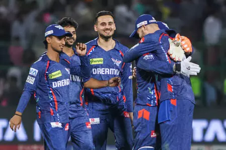 आईपीएल 2025 : आवेश खान की शानदार गेंदबाजी के दम पर एलएसजी ने आरआर को दो रन से हराया आईपीएल 2025 : आवेश खान की शानदार गेंदबाजी के दम पर एलएसजी ने आरआर को दो रन से हराया