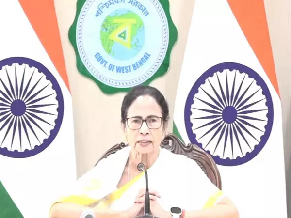 CM Banerjee ने शांति की अपील की, मुर्शिदाबाद हिंसा के बाद भाजपा-आरएसएस पर विभाजनकारी राजनीति का आरोप लगाया CM Banerjee ने शांति की अपील की, मुर्शिदाबाद हिंसा के बाद भाजपा-आरएसएस पर विभाजनकारी राजनीति का आरोप लगाया