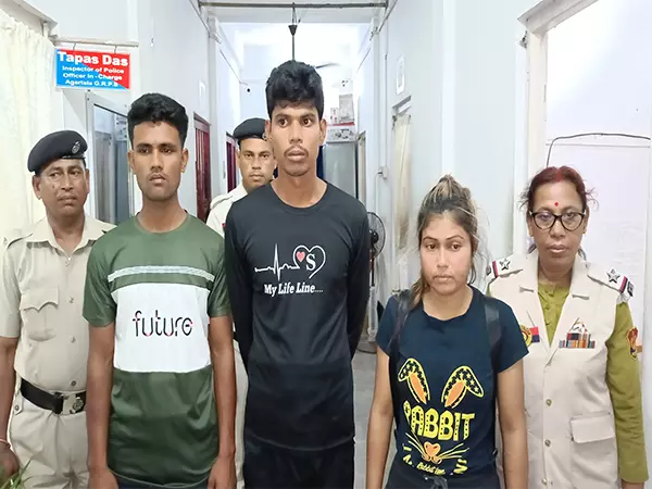 Agartala: अवैध प्रवेश के लिए तीन बांग्लादेशी नागरिक गिरफ्तार Agartala: अवैध प्रवेश के लिए तीन बांग्लादेशी नागरिक गिरफ्तार