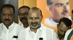 Bandi का मानना है कि एमएलसी चुनाव के बहिष्कार के पीछे बीआरएस और कांग्रेस का गठजोड़ है Bandi का मानना है कि एमएलसी चुनाव के बहिष्कार के पीछे बीआरएस और कांग्रेस का गठजोड़ है