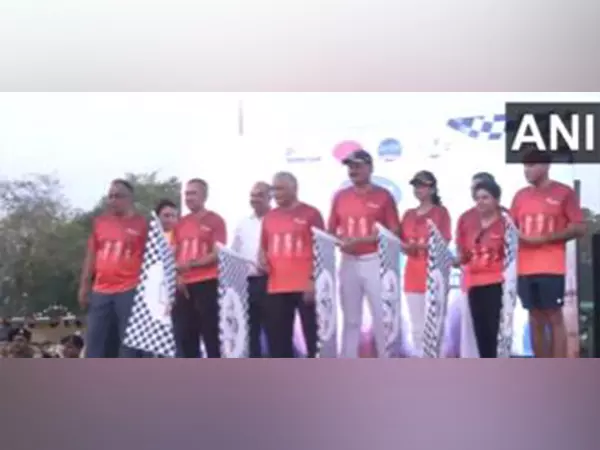 नौसेना प्रमुख एडमिरल दिनेश त्रिपाठी और Mizoram राज्यपाल ने सोल्जरथॉन को हरी झंडी दिखाई नौसेना प्रमुख एडमिरल दिनेश त्रिपाठी और Mizoram राज्यपाल ने सोल्जरथॉन को हरी झंडी दिखाई