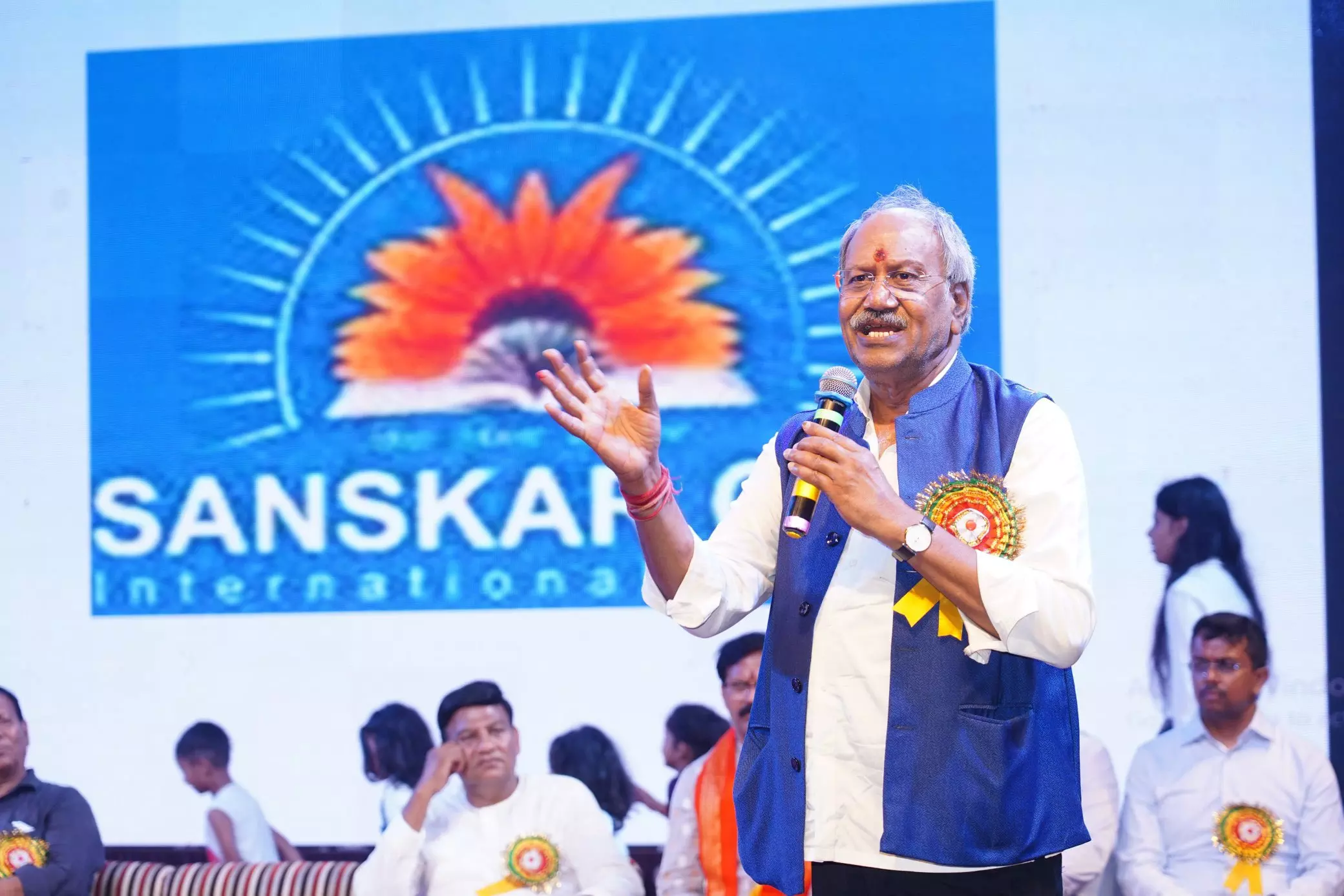 जहाँ ज्ञान और संस्कार हों, वहीं से पड़ती है राष्ट्र निर्माण की नींव : सांसद बृजमोहन अग्रवाल जहाँ ज्ञान और संस्कार हों, वहीं से पड़ती है राष्ट्र निर्माण की नींव : सांसद बृजमोहन अग्रवाल