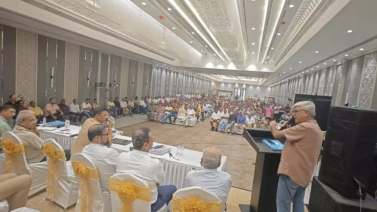 MMRDA ने मुल्ला बाग निवासियों के साथ संरेखण और पर्यावरण संबंधी चिंताओं पर बैठक की MMRDA ने मुल्ला बाग निवासियों के साथ संरेखण और पर्यावरण संबंधी चिंताओं पर बैठक की