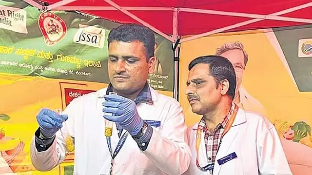 IPL 2025: खाद्य सुरक्षा सर्वोच्च प्राथमिकता, चिन्नास्वामी स्टेडियम के स्टोरों का FDA निरीक्षण IPL 2025: खाद्य सुरक्षा सर्वोच्च प्राथमिकता, चिन्नास्वामी स्टेडियम के स्टोरों का FDA निरीक्षण