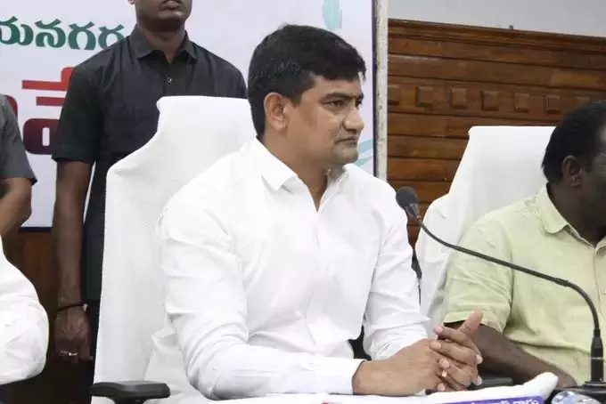 TTD प्रमुख ने YSRC शासन के तहत एसवी गौशाला में बड़े घोटाले का आरोप लगाया TTD प्रमुख ने YSRC शासन के तहत एसवी गौशाला में बड़े घोटाले का आरोप लगाया