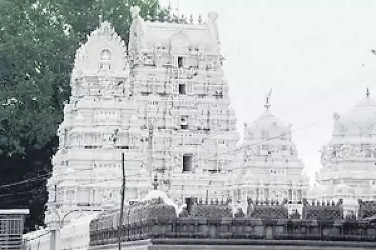 Vemulawada मंदिर का विस्तार शुरू होगा, पहले चरण के लिए 76 करोड़ रुपये मंजूर Vemulawada मंदिर का विस्तार शुरू होगा, पहले चरण के लिए 76 करोड़ रुपये मंजूर