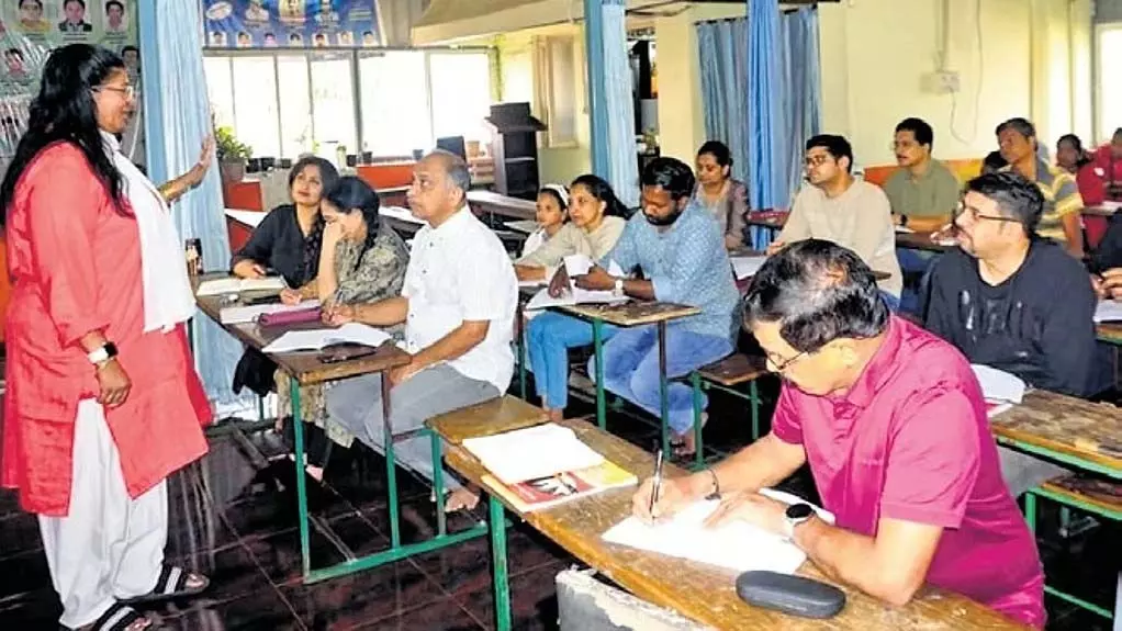 नाद भाषा का पोषण: अनोखे तरीके से कन्नड़ सीखना, सुषमा शंकर ने किया बचाव नाद भाषा का पोषण: अनोखे तरीके से कन्नड़ सीखना, सुषमा शंकर ने किया बचाव