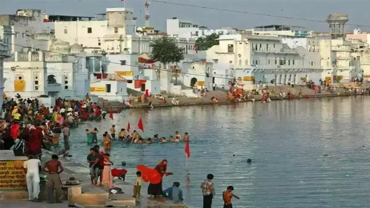 Brahmaji के कमल से प्रकट हुआ पुष्कर तीर्थ, जाने रहस्यमयी कथा Brahmaji के कमल से प्रकट हुआ पुष्कर तीर्थ, जाने रहस्यमयी कथा