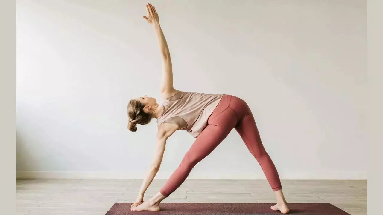 Yoga: अगर आप अपने पैरों की मांसपेशियों को मजबूत और सुडौल बनाना चाहते हैं, तो ये 5 योगासन कमाल के नतीजे देंगे Yoga: अगर आप अपने पैरों की मांसपेशियों को मजबूत और सुडौल बनाना चाहते हैं, तो ये 5 योगासन कमाल के नतीजे देंगे