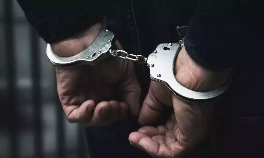 Hyderabad: जबरन वसूली के प्रयास में 2 यूट्यूबर्स गिरफ्तार Hyderabad: जबरन वसूली के प्रयास में 2 यूट्यूबर्स गिरफ्तार