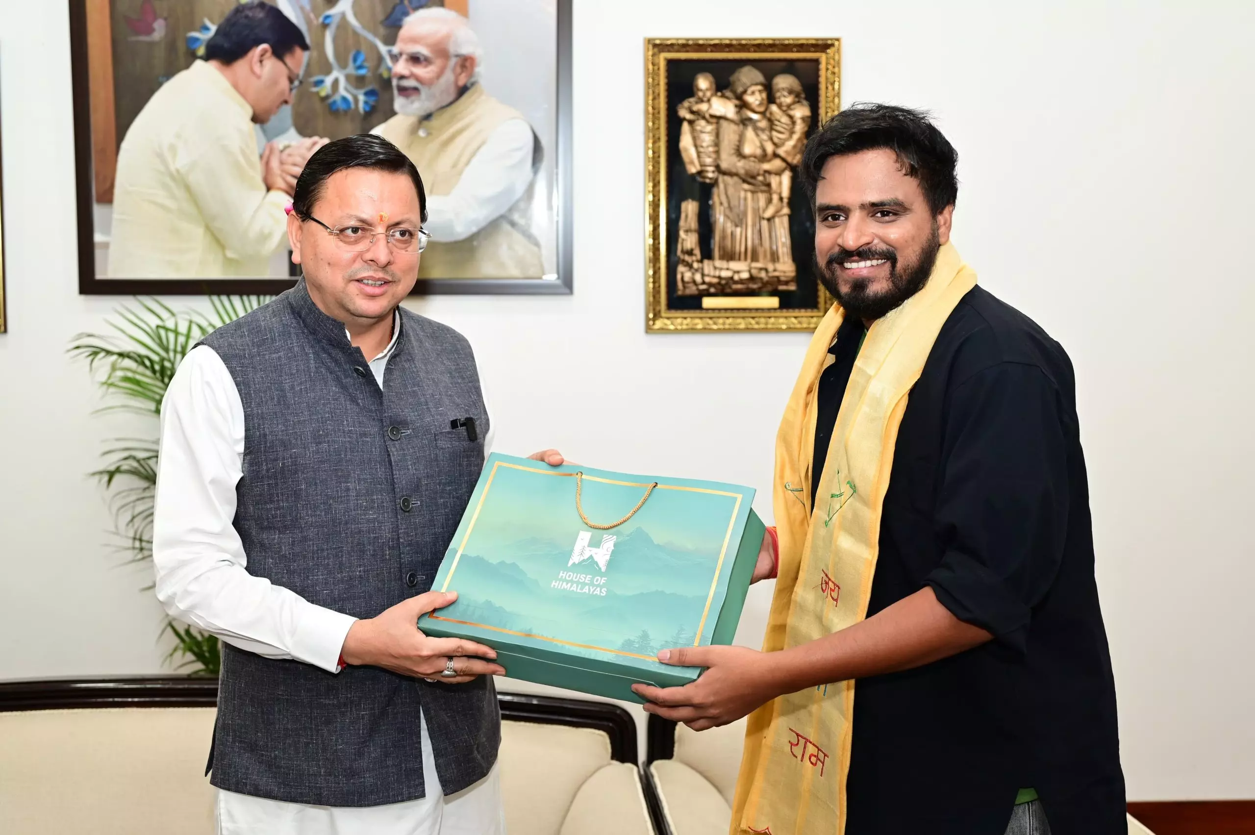 Uttarakhand में शूटिंग के लिए पहुंचे यूट्यूबर अमित भड़ाना, सीएम धामी से मुलाकात Uttarakhand में शूटिंग के लिए पहुंचे यूट्यूबर अमित भड़ाना, सीएम धामी से मुलाकात
