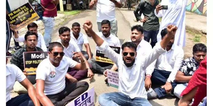 युवा कांग्रेस कार्यकर्ताओं ने ईडी कार्यालय का घेराव किया युवा कांग्रेस कार्यकर्ताओं ने ईडी कार्यालय का घेराव किया