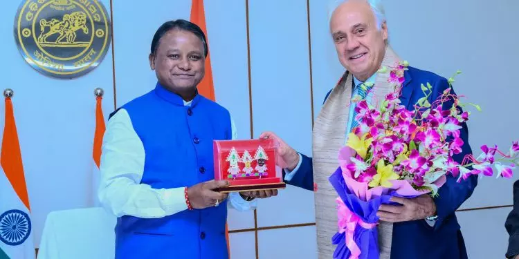 स्पेन के राजदूत ने ओडिशा CM से मिलकर निवेश अवसरों पर की चर्चा स्पेन के राजदूत ने ओडिशा CM से मिलकर निवेश अवसरों पर की चर्चा