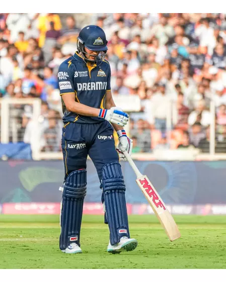 शुभमन गिल पर स्लो ओवर रेट के लिए लगा 12 लाख का जुर्माना शुभमन गिल पर स्लो ओवर रेट के लिए लगा 12 लाख का जुर्माना