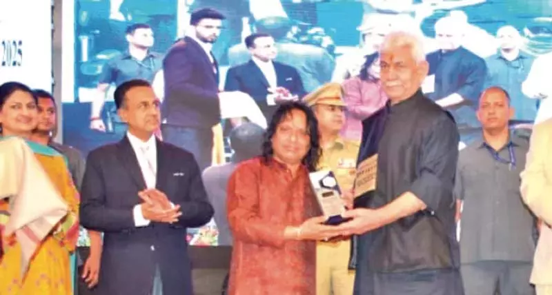 एलजी सिन्हा ने J&K में सूफीवाद को पुनर्जीवित करने की वकालत की एलजी सिन्हा ने J&K में सूफीवाद को पुनर्जीवित करने की वकालत की