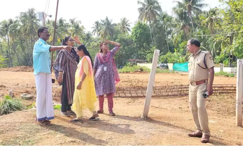 वेंकीटांग चर्च नदी के तट पर है; निर्माण और भूमि भराई रोक दी गई वेंकीटांग चर्च नदी के तट पर है; निर्माण और भूमि भराई रोक दी गई