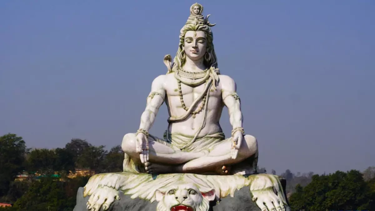 Shiv Chalisa के पाठ से बदल सकती है किस्मत, जानें इसके लाभ Shiv Chalisa के पाठ से बदल सकती है किस्मत, जानें इसके लाभ