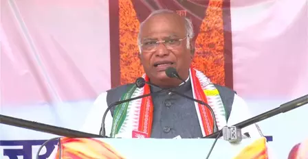 बिहार को डबल इंजन नहीं, एक ही पावरफुल इंजन की जरूरत : मल्लिकार्जुन खड़गे बिहार को डबल इंजन नहीं, एक ही पावरफुल इंजन की जरूरत : मल्लिकार्जुन खड़गे